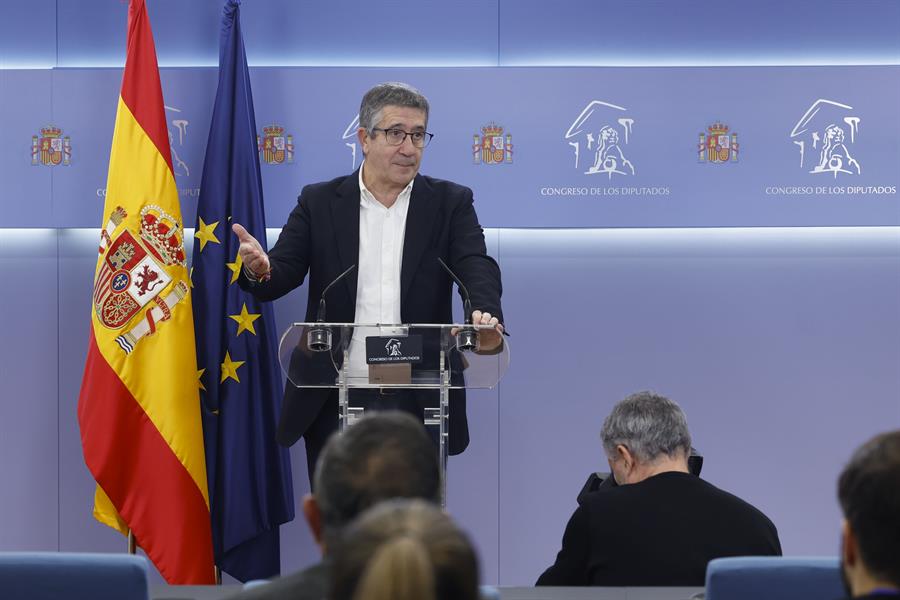 Reunión PSOE y Junts. Imagen: El portavoz socialista, Patxi López. EFE