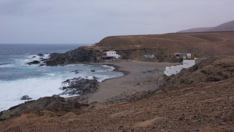 El Cabildo de Fuerteventura refuerza la seguridad de la playa del Valle, en Betancuria
