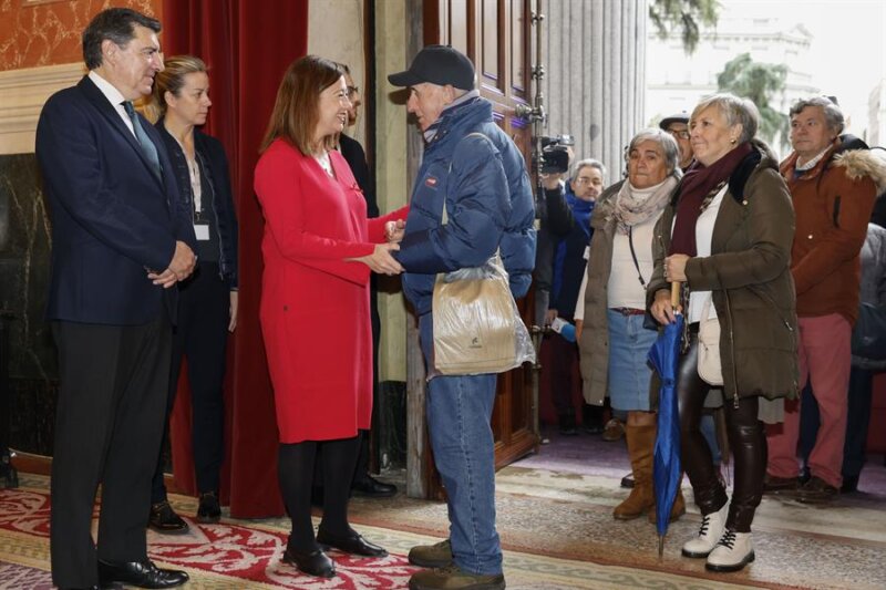  El Congreso ha abierto sus puertas a los ciudadanos con motivo del 45 aniversario de la Constitución, este viernes. Imagen EFE