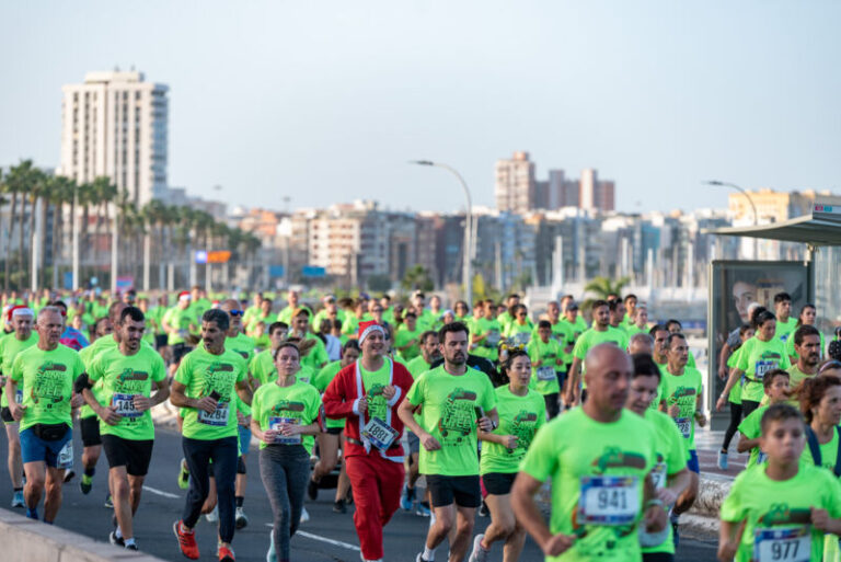 Miles de personas participan en las carreras de San Silvestre 2023 en Canarias