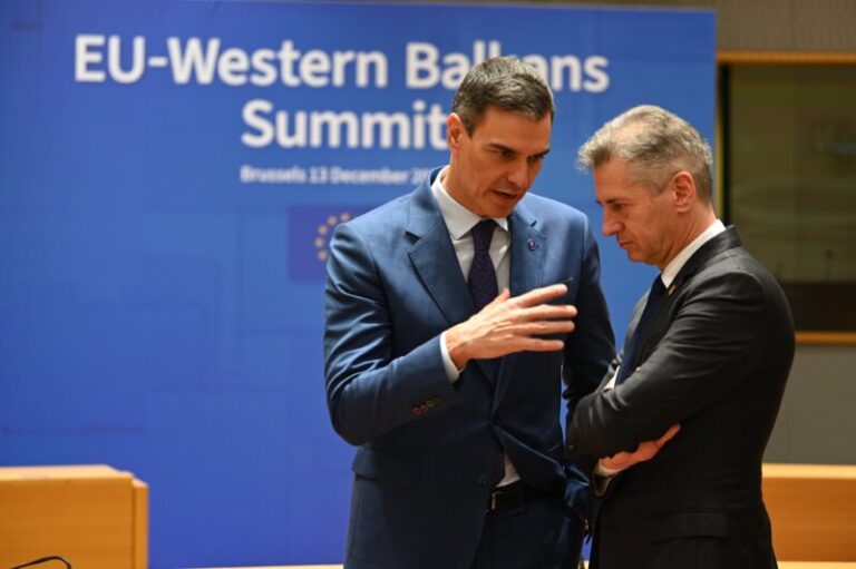 Sánchez asegura que no tiene ninguna reunión prevista con Puigdemont