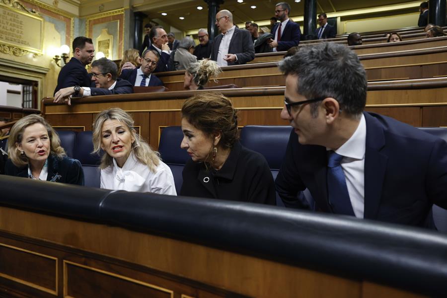 Miembros del Gobierno en la sesión de control en el Congreso. Imagen EFE