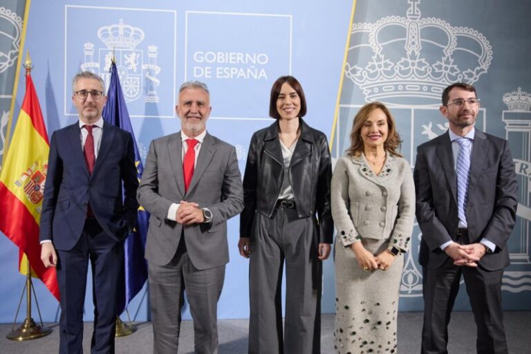 Torres recuerda a Feijóo su “obligación de acudir” a la convocatoria de Sánchez