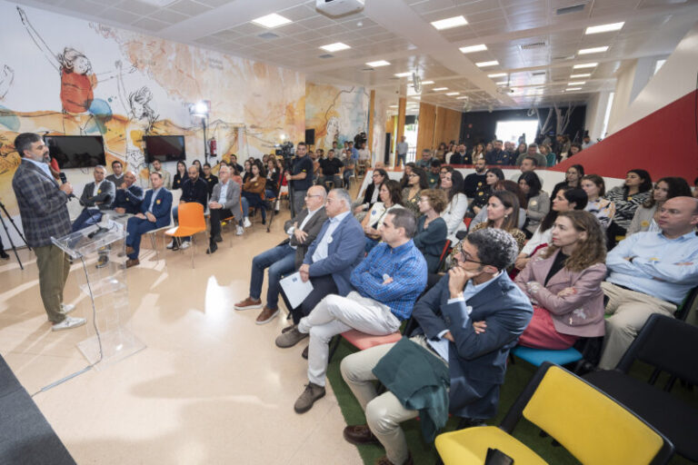 Un centenar de profesionales de Gran Canaria comparten experiencias en ‘Uvas de Talento’