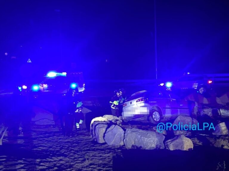 Detenido por embestir a un coche policial en Arucas, Gran Canaria