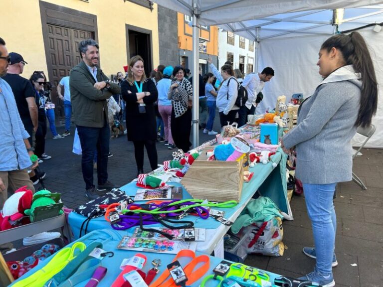 La Feria de la Adopción congrega a cientos de personas en La Laguna