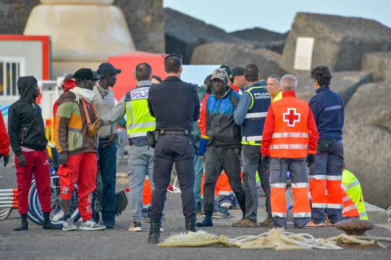 Migrantes rescatados en El Hierro. Imagen EFE