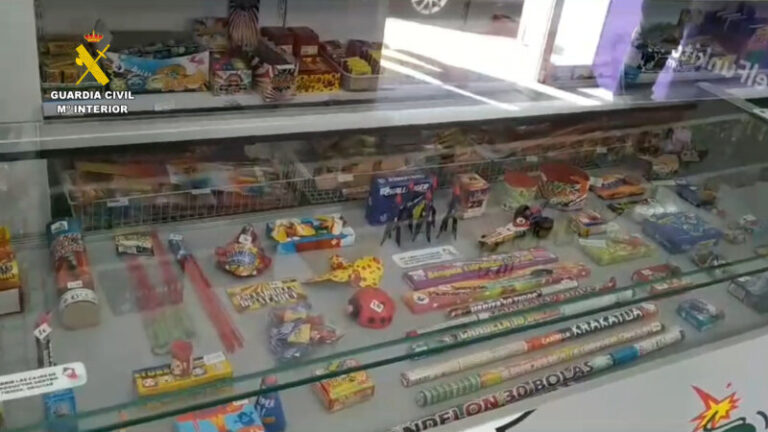 La Guardia Civil está realizando la inspección de los establecimientos de venta de artículos pirotécnicos