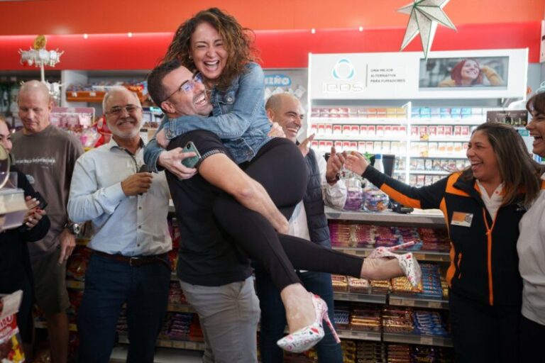 8 de los 13 premios de la Lotería de Navidad tocan en Canarias