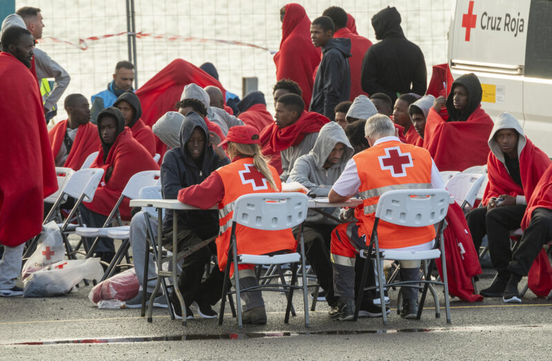 Llegan dos embarcaciones a Canarias con 82 migrantes