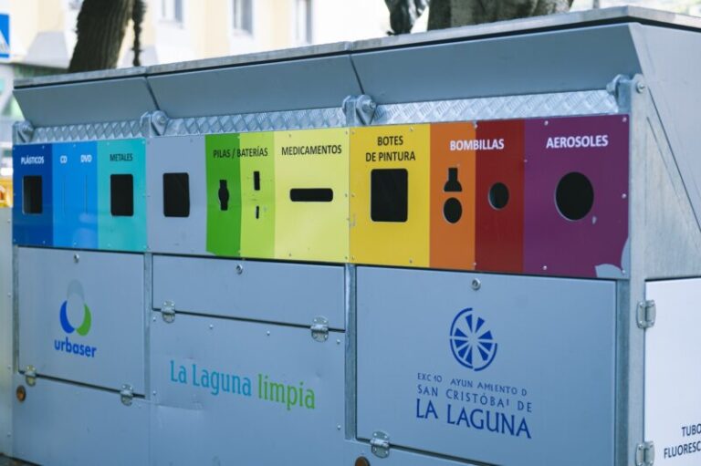 El minipunto limpio móvil de La Laguna visitará este mes Bajamar y Punta del Hidalgo