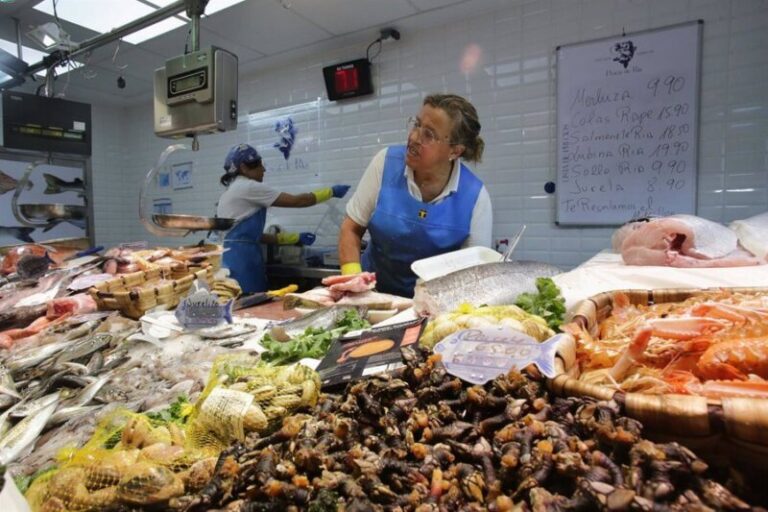 Pese a la subida de precios, el pescado continúa siendo un imprescindible en Nochevieja
