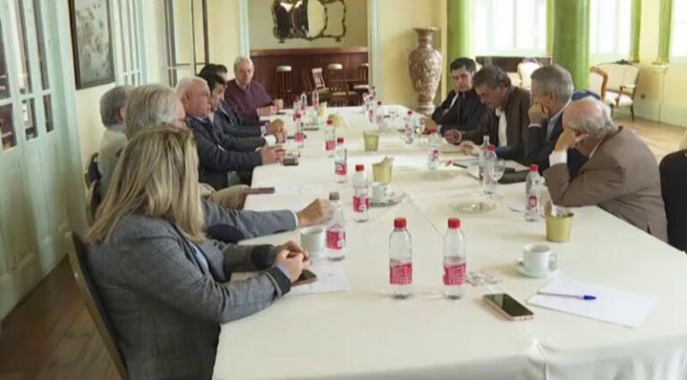 Patronal y sindicatos tratan la diversificación y el absentismo en Canarias