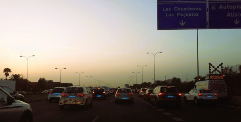 Al menos tres vehículos implicados en un accidente en la TF5