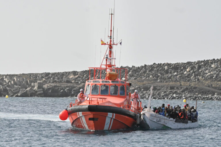 Llegan más de 200 personas en tres cayucos a Gran Canaria y El Hierro
