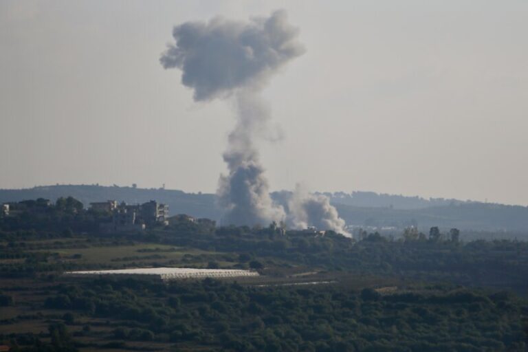 Hezbolá lanza más de 60 cohetes contra Israel