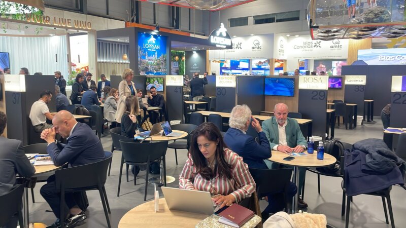 Imagen zona de reuniones en Fitur 2024. Foto de Silvia Mascareño