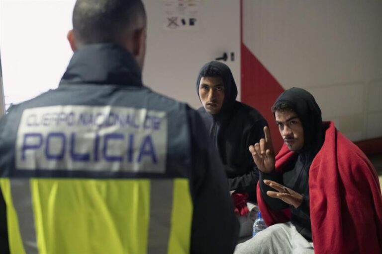 Llegan cuatro embarcaciones con 248 migrantes a bordo