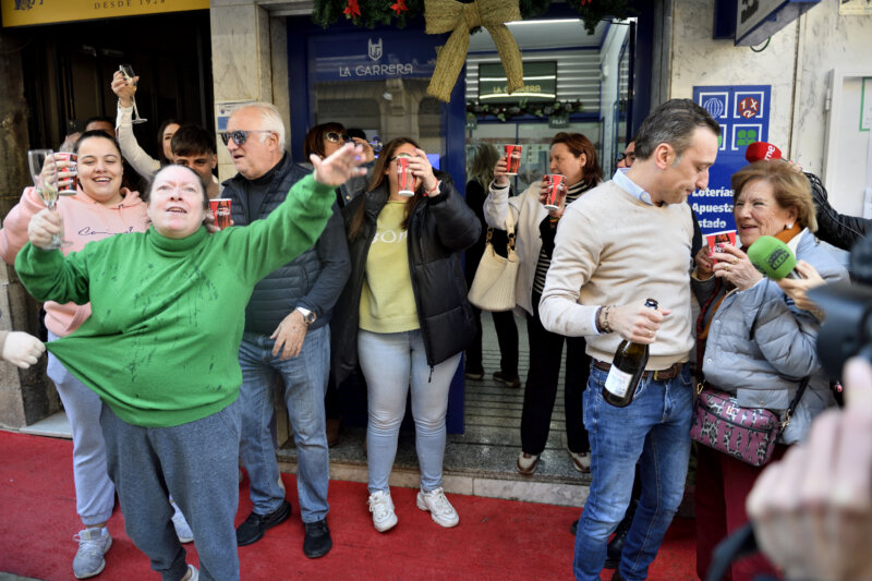 Esta cantidad se desglosa en premios mayores (superiores a 2.000 euros), que se pagan por las entidades financieras y asciende a 905.716.160 euros