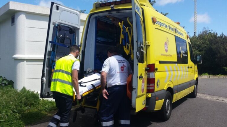 Un hombre en estado grave tras caerle encima la carga que transportaba en Gran Canaria