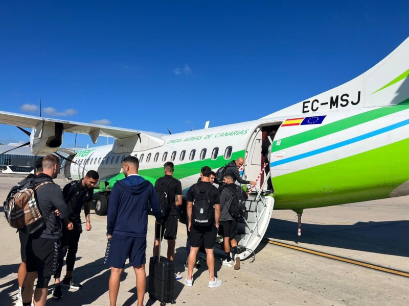 Imagen de los jugadores de la UD Las Palmas de camino hacia Tenerife. Imagen UD Las Palmas.