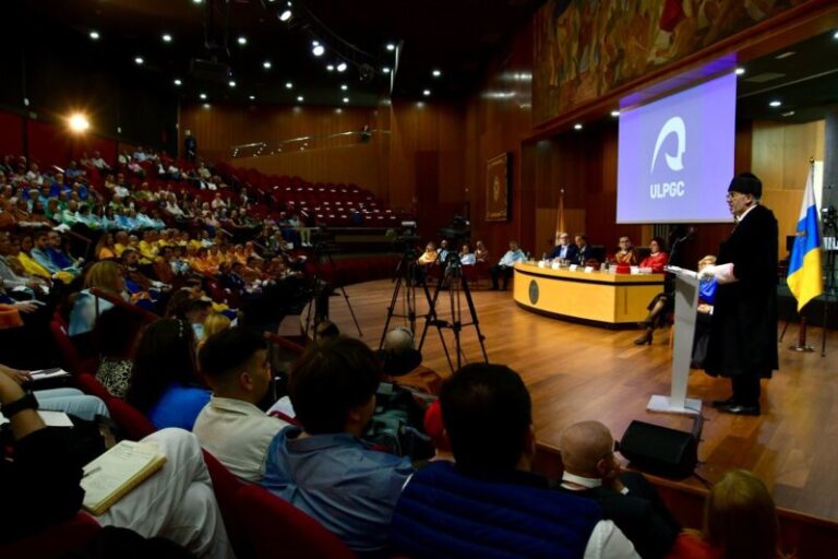La Universidad de Las Palmas de Gran Canaria inviste a 74 nuevos Doctores