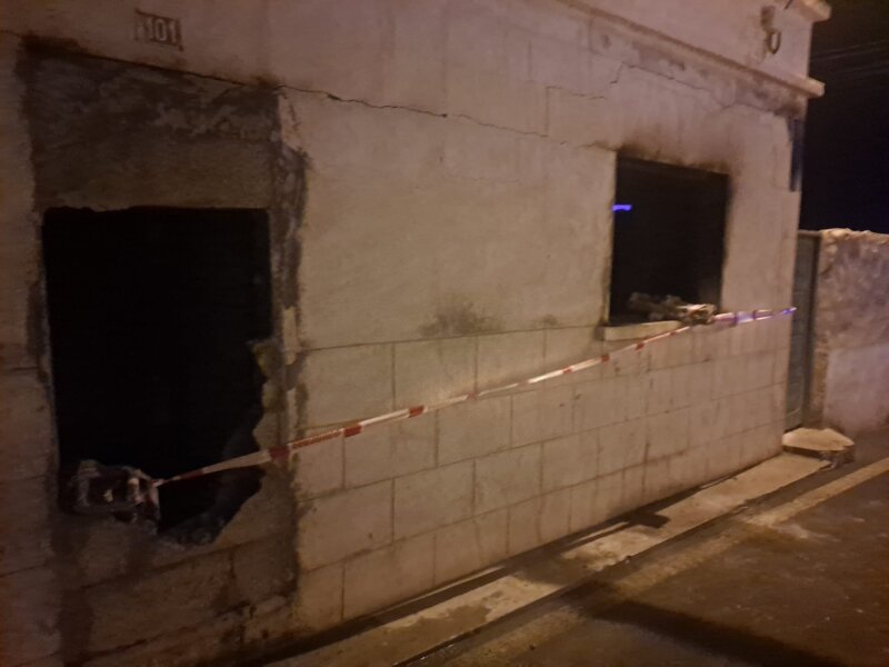 Imagen de los trabajos de extinción del incendio. Foto Consorcio de Seguridad y Emergencias de Lanzarote 