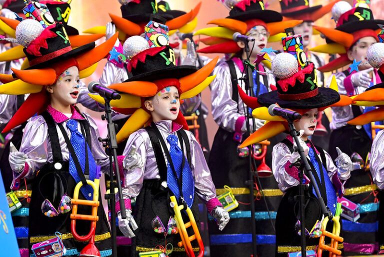 Las murgas y comparsas infantiles se hacen con el escenario del Carnaval de Las Palmas de Gran Canaria