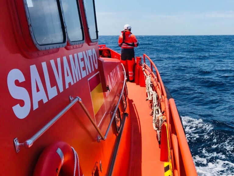 La primera de ellas lo hizo a las 16.45 horas de este domingo a la Playa de La Cantería, dentro del municipio de Haría con 31 personas que no precisaron de asistencia sanitaria