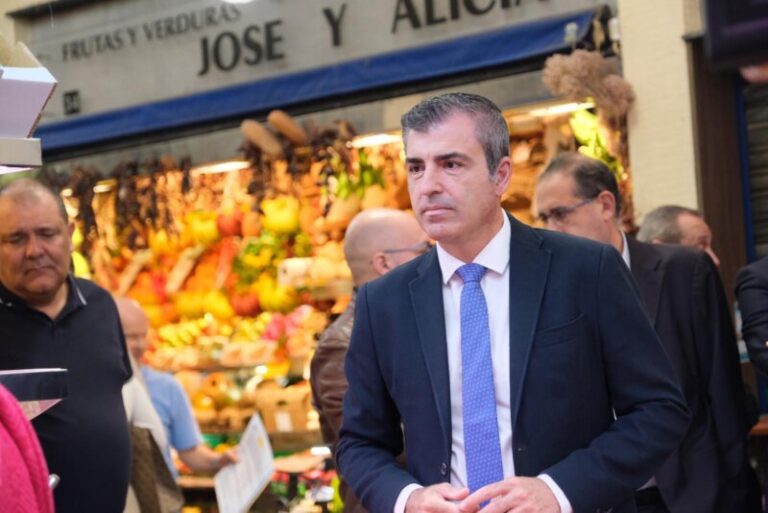 Domínguez anuncia ayudas de un millón de euros para los mercados tradicionales de Canarias