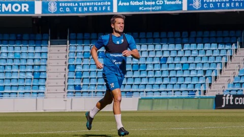 Aitor Sanz pide "ser una piña en el campo y cuidar los detalles" para cerrar la crisis