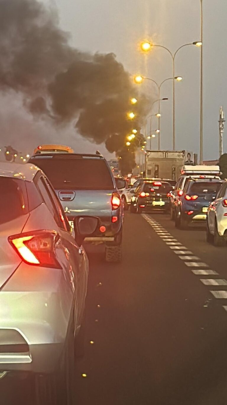 Arde un camión en la TF5 y provoca importantes retenciones