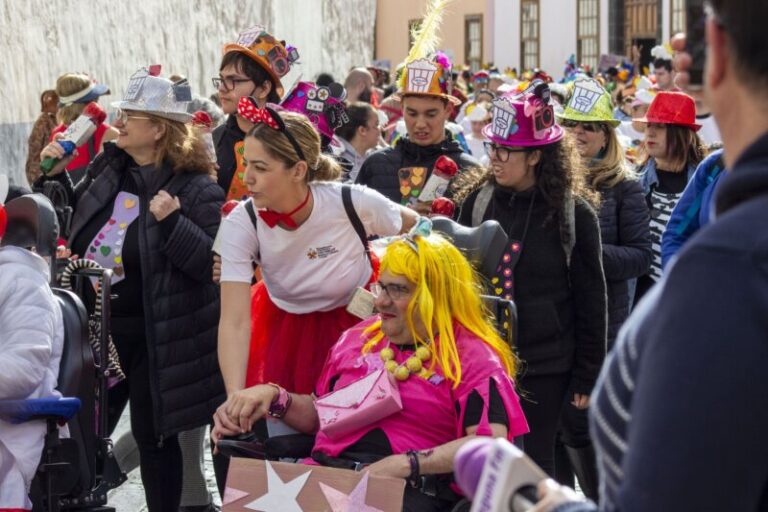 Un circo y bailes latinos protagonizan el Carnaval Cultural de La Laguna