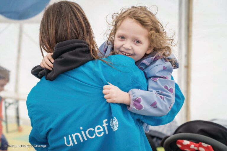 Unicef pide para los menores migrantes de Canarias el mismo trato que se da a los refugiados de Ucrania