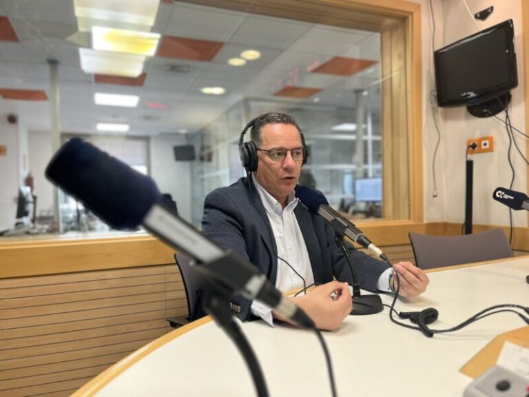 Suárez: “La prohibición del móvil en las aulas cuenta con el apoyo de toda la comunidad educativa”