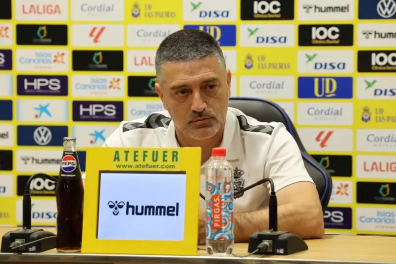 Pimienta asegura que hay que hacer un "partido impecable" contra el Atlético de Madrid 