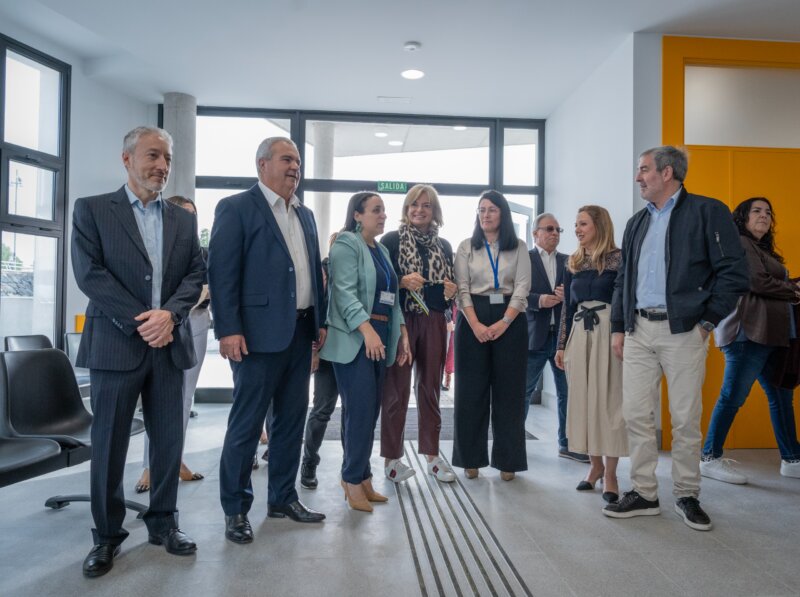 Visita a las instalaciones del Consultorio Local de Las Chafiras. Imagen Gobierno de Canarias