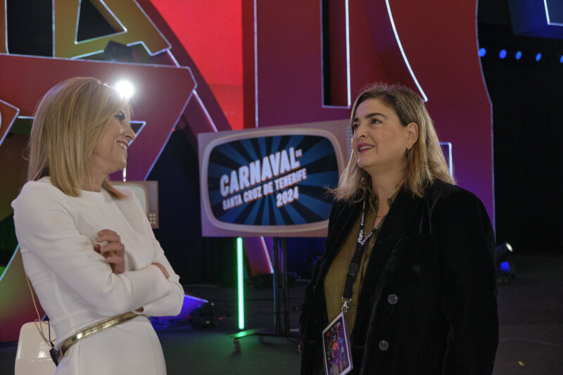 Visita de Maria Méndez Castro, Administradora General de Radio Televisión Canaria al escenario del Carnaval de Santa Cruz de Tenerife / RTVC