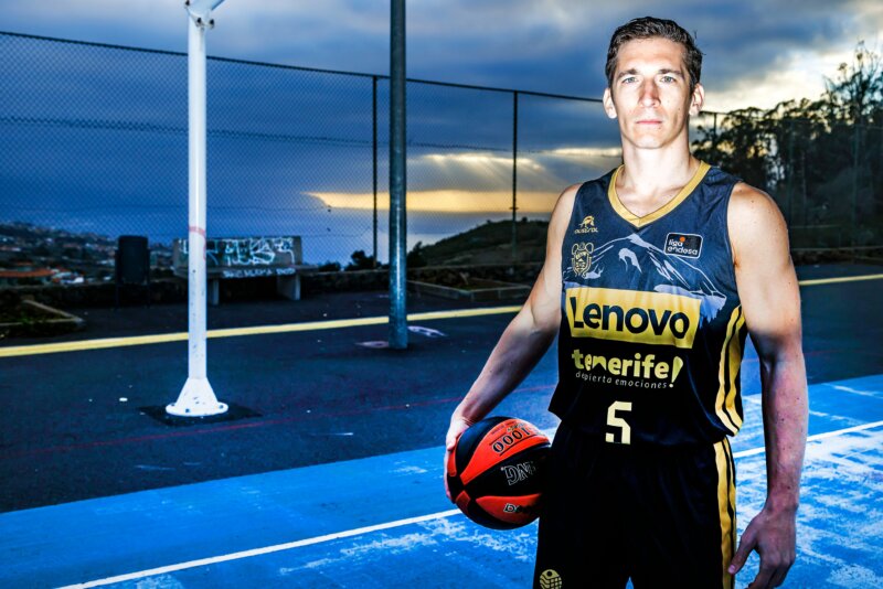 El Lenovo Tenerife retira el dorsal número 5 de Nico Richotti.