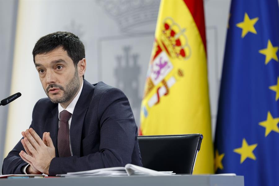El ministro de Derechos Sociales, Consumo y Agenda 2030, Pablo Bustinduy durante la rueda de prensa posterior a la reunión del Consejo de Ministros
