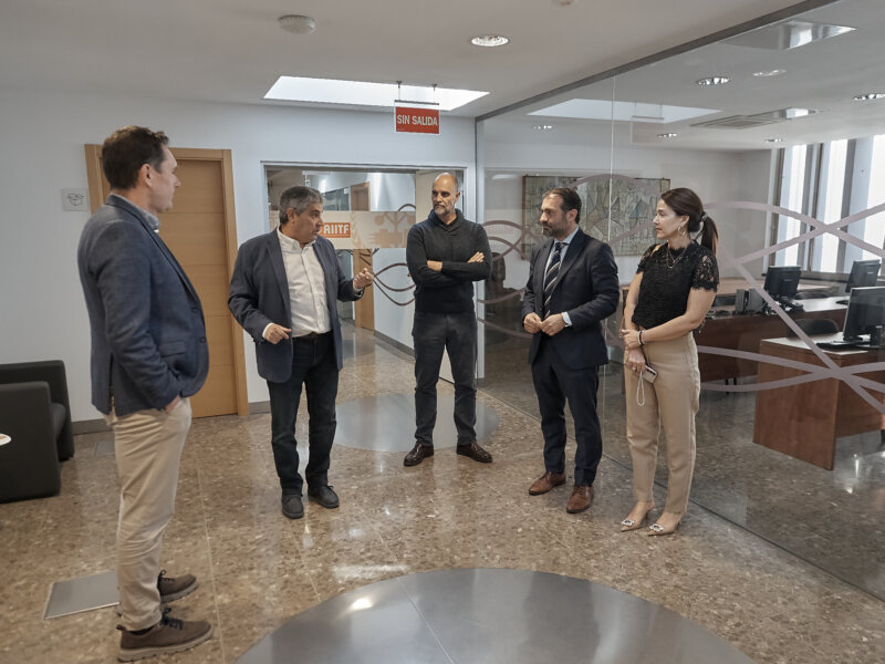 Imagen reunión miembros del Cabildo de Tenerife con el colegio de Ingenieros. Foto Cabildo de Tenerife 
