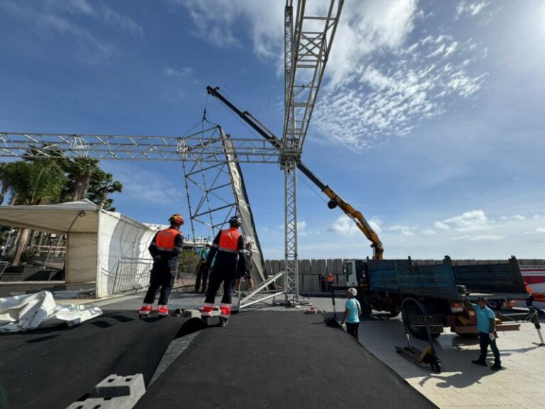 Cae una parte del escenario del Carnaval de Puerto del Carmen