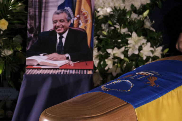 TVCanaria emite este jueves la misa funeral en honor de Lorenzo Olarte