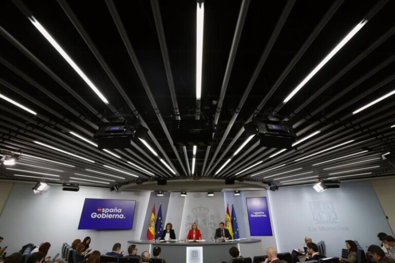 El Gobierno destina 60,6 millones para atender a los migrantes que llegan a las costas