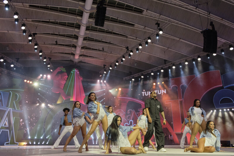 Tonny Tun Tun puso a bailar al Recinto Ferial con su merengue 