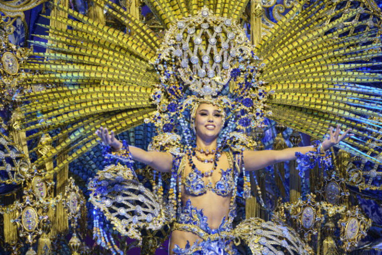 Galería de imágenes para la historia de la Gala de la Reina de Santa Cruz de Tenerife