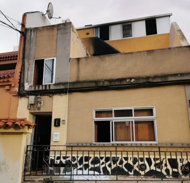 Incendio en una vivienda de Arucas, Gran Canaria, deja dos heridos de gravedad