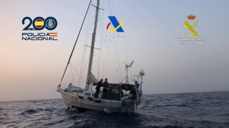 Interceptado un ‘narcovelero’ que se dirigía a Canarias con 200 kilos de cocaína