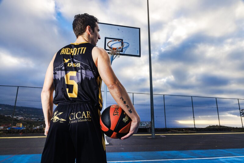 Una camiseta conmemorativa que solo se usará en el partido que enfrenta al Lenovo Tenerife y el Dreamland Gran Canaria el 24 de marzo / Lenovo Tenerife