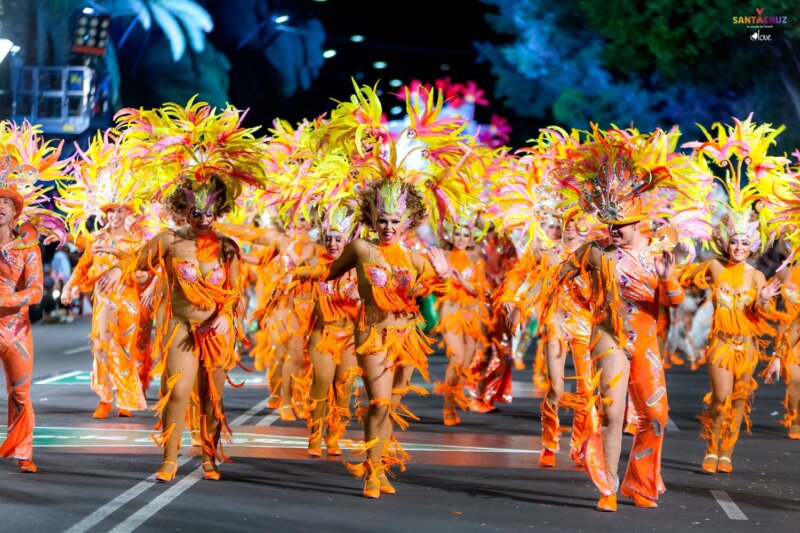 Las comparsas salen a la calle con Ritmo y Armonía